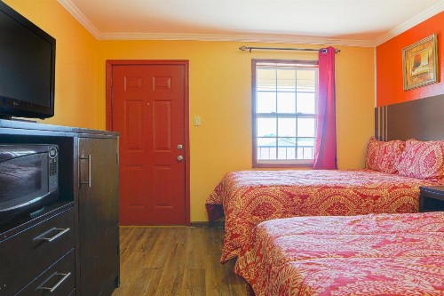 Economy Inn - image 16
