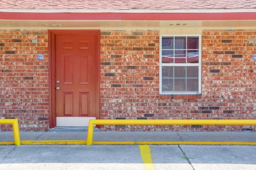 Economy Inn - image 17