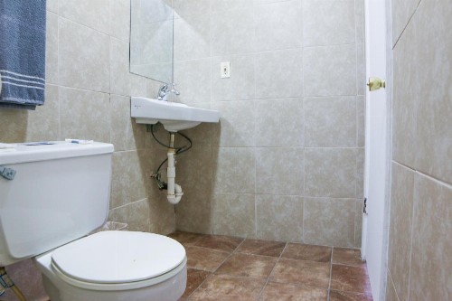 Economy Inn - image 19