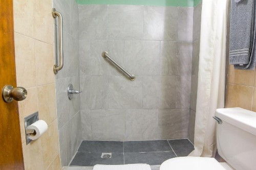 Economy Inn - image 20