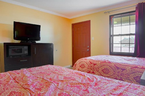 Economy Inn - image 22