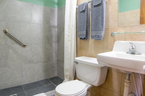Economy Inn - image 24