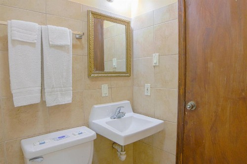 Economy Inn - image 26