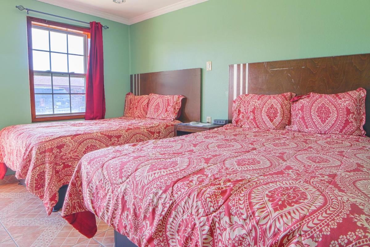 Economy Inn - image 3