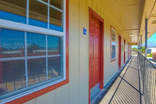 Economy Inn - image 31