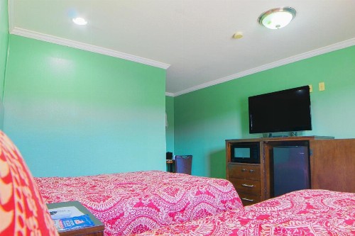Economy Inn - image 32