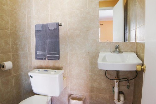 Economy Inn - image 33