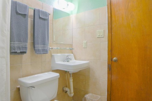 Economy Inn - image 38