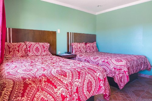 Economy Inn - image 4