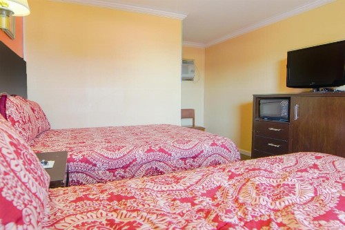 Economy Inn - image 7