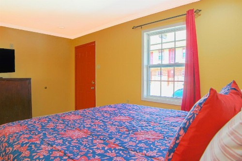 Economy Inn - image 9