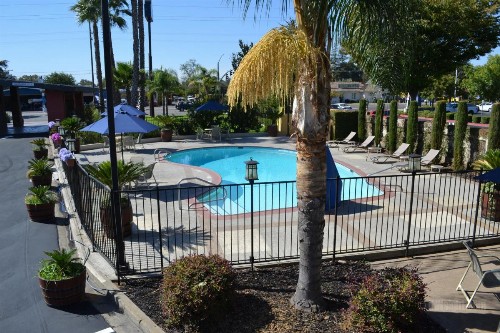 Days Inn & Suites by Wyndham Lodi - image 18