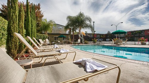 Days Inn & Suites by Wyndham Lodi - image 2
