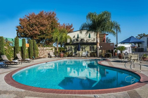 Days Inn & Suites by Wyndham Lodi - image 3