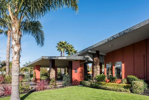 Days Inn & Suites by Wyndham Lodi - image 4