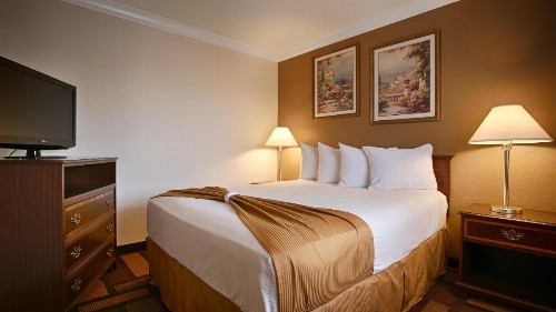 Days Inn & Suites by Wyndham Lodi - image 42