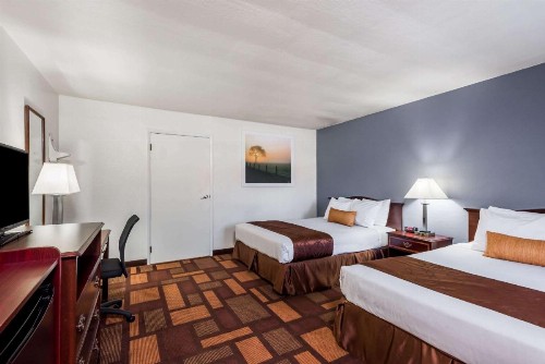 Days Inn & Suites by Wyndham Lodi - image 49
