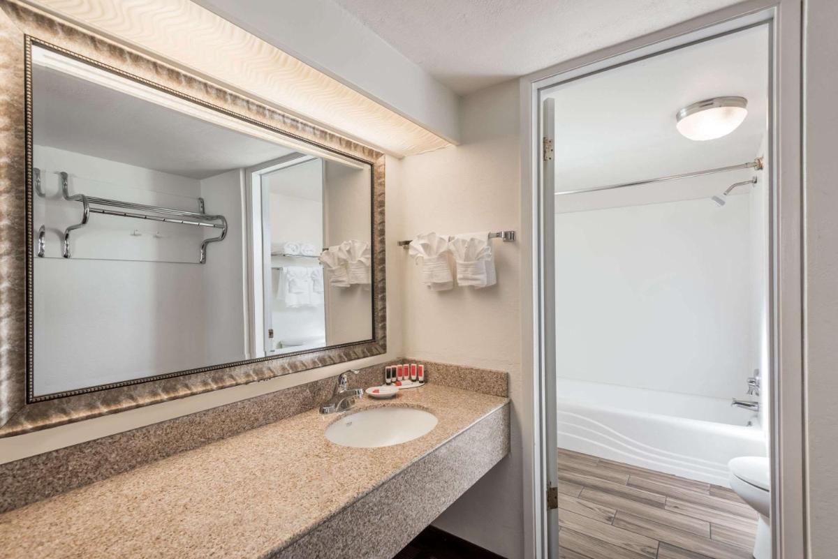 Days Inn & Suites by Wyndham Lodi - image 6