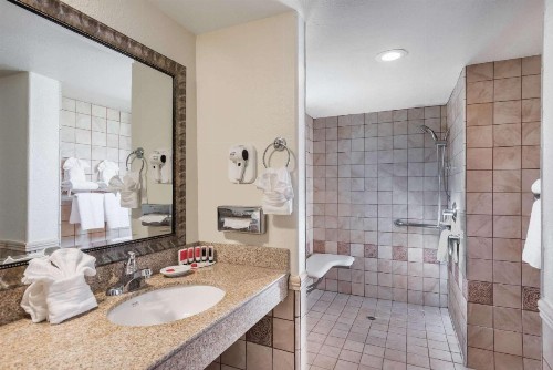 Days Inn & Suites by Wyndham Lodi - image 9