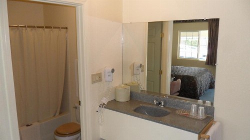 Budget Inn of Lodi - image 21