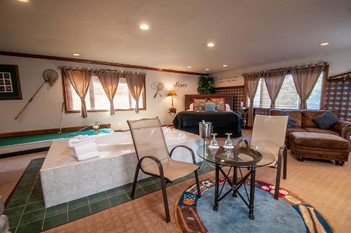 The Anniversary Inn - Logan - image 29