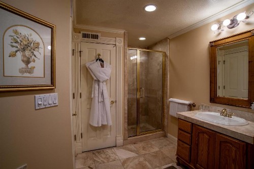 The Anniversary Inn - Logan - image 3