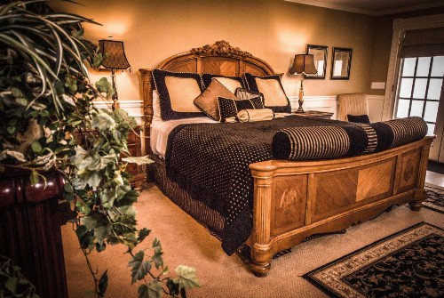 The Anniversary Inn - Logan - image 30
