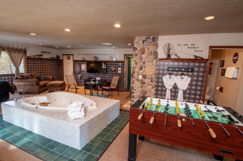 The Anniversary Inn - Logan - image 33