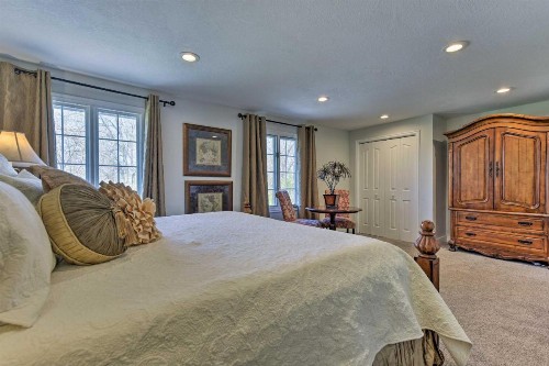 Spring Creek Retreat on 25 acres with Mountain Views! - image 5