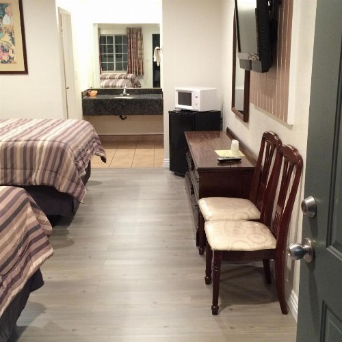 Royal Inn - image 11