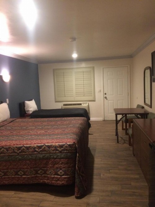 Royal Inn - image 15