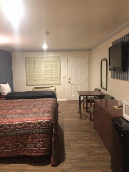 Royal Inn - image 18
