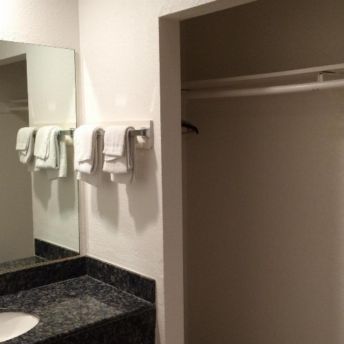Royal Inn - image 22