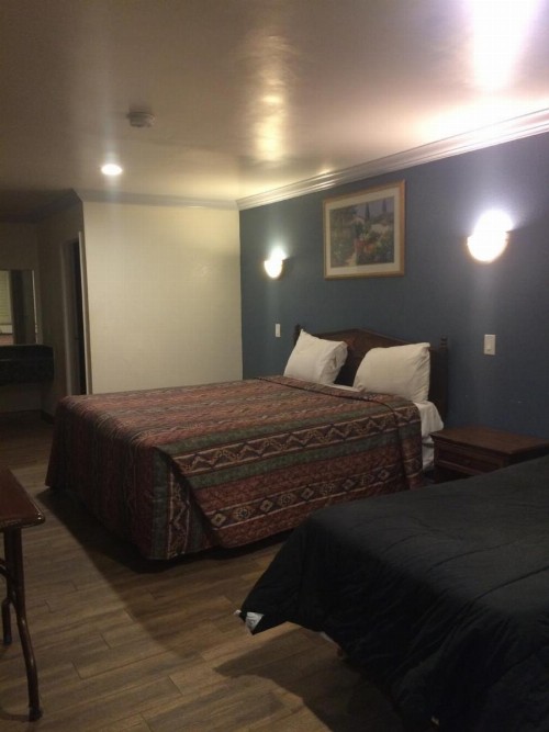 Royal Inn - image 25