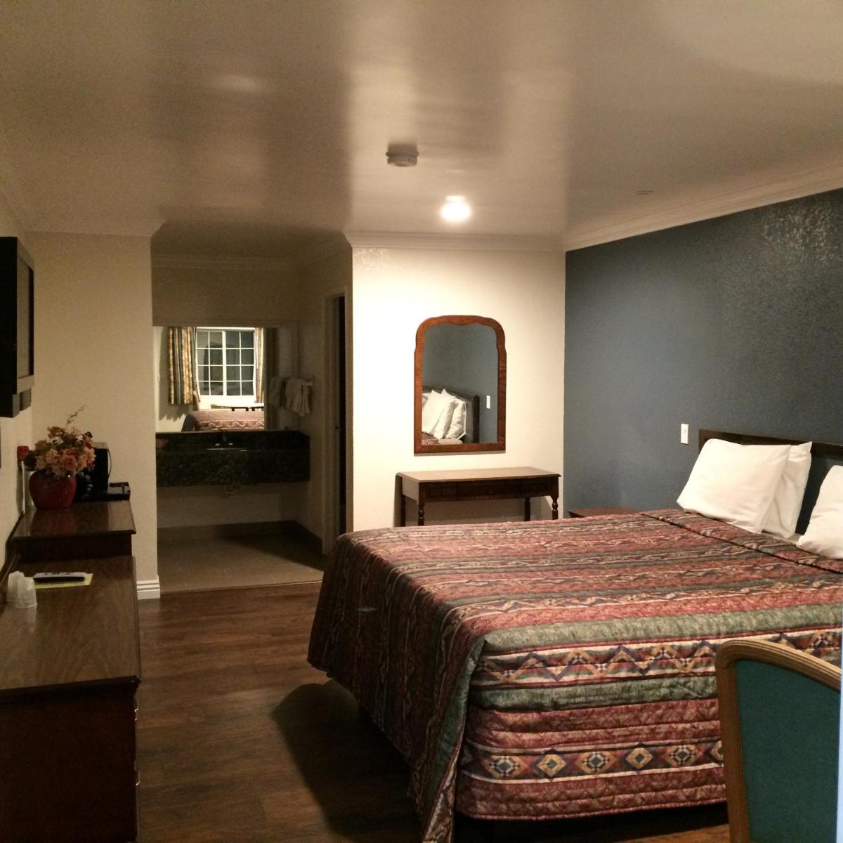 Royal Inn - image 3