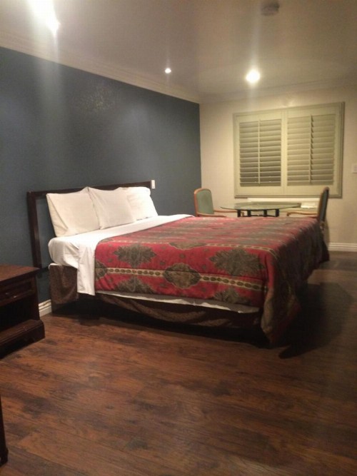 Royal Inn - image 7
