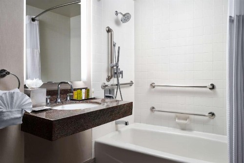 Hilton Long Beach Hotel - image 25