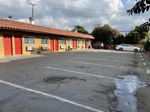 Uptown Inn - image 11