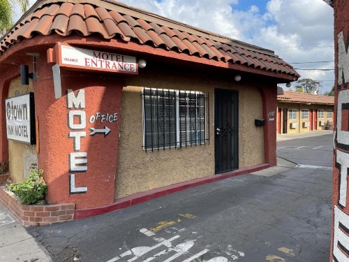 Uptown Inn - image 13