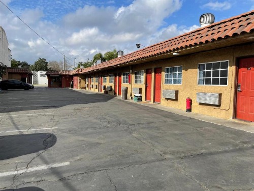 Uptown Inn - image 2