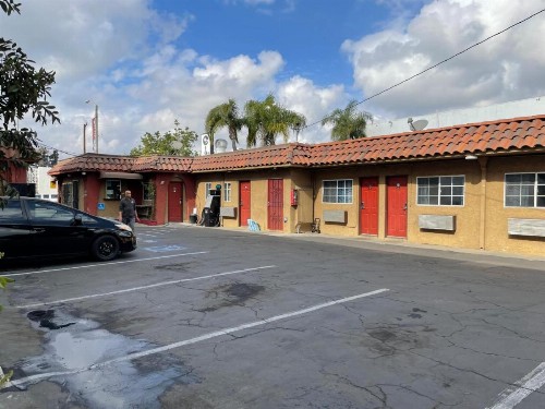 Uptown Inn - image 5
