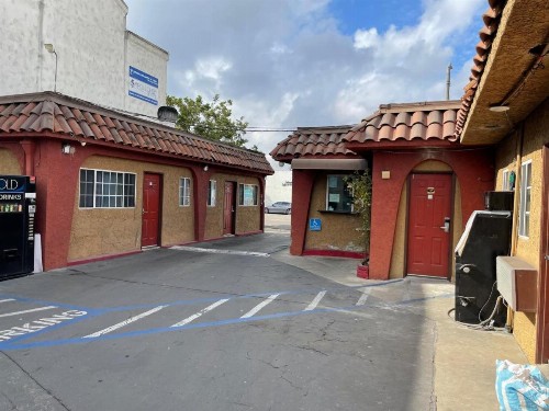 Uptown Inn - image 7