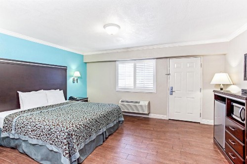 Days Inn by Wyndham Long Beach City Center