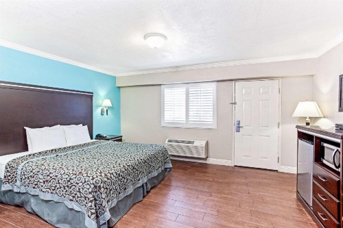 Days Inn by Wyndham Long Beach City Center - image 10