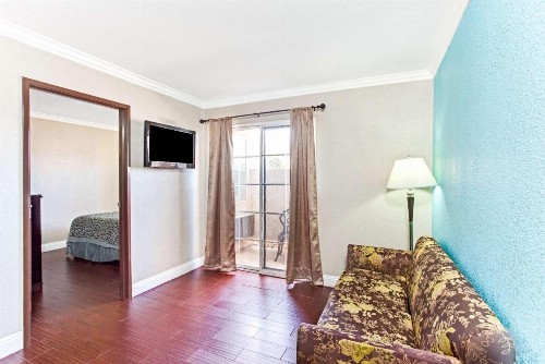 Days Inn by Wyndham Long Beach City Center - image 12