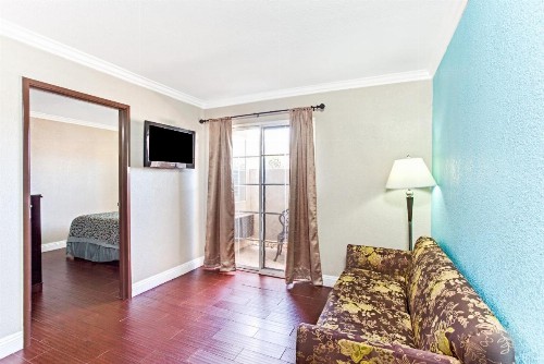Days Inn by Wyndham Long Beach City Center - image 14