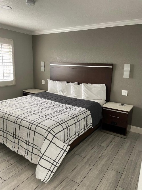 Days Inn by Wyndham Long Beach City Center - image 19