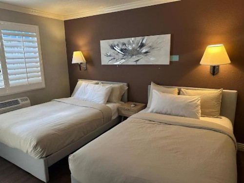 Days Inn by Wyndham Long Beach City Center - image 28