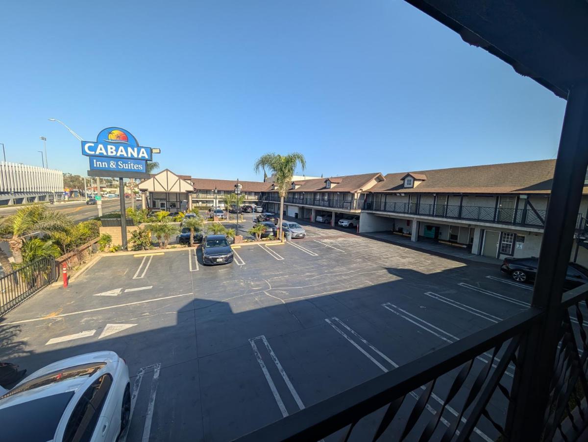 Days Inn by Wyndham Long Beach City Center - image 3