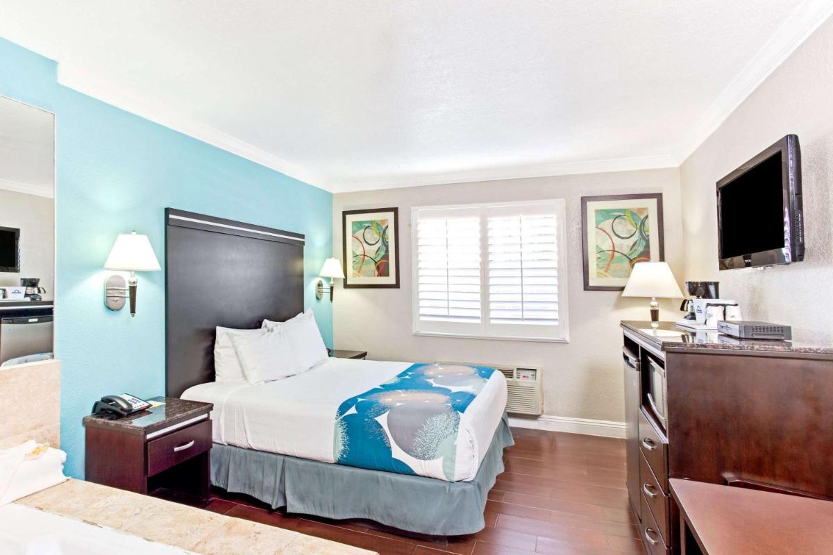 Days Inn by Wyndham Long Beach City Center - image 5